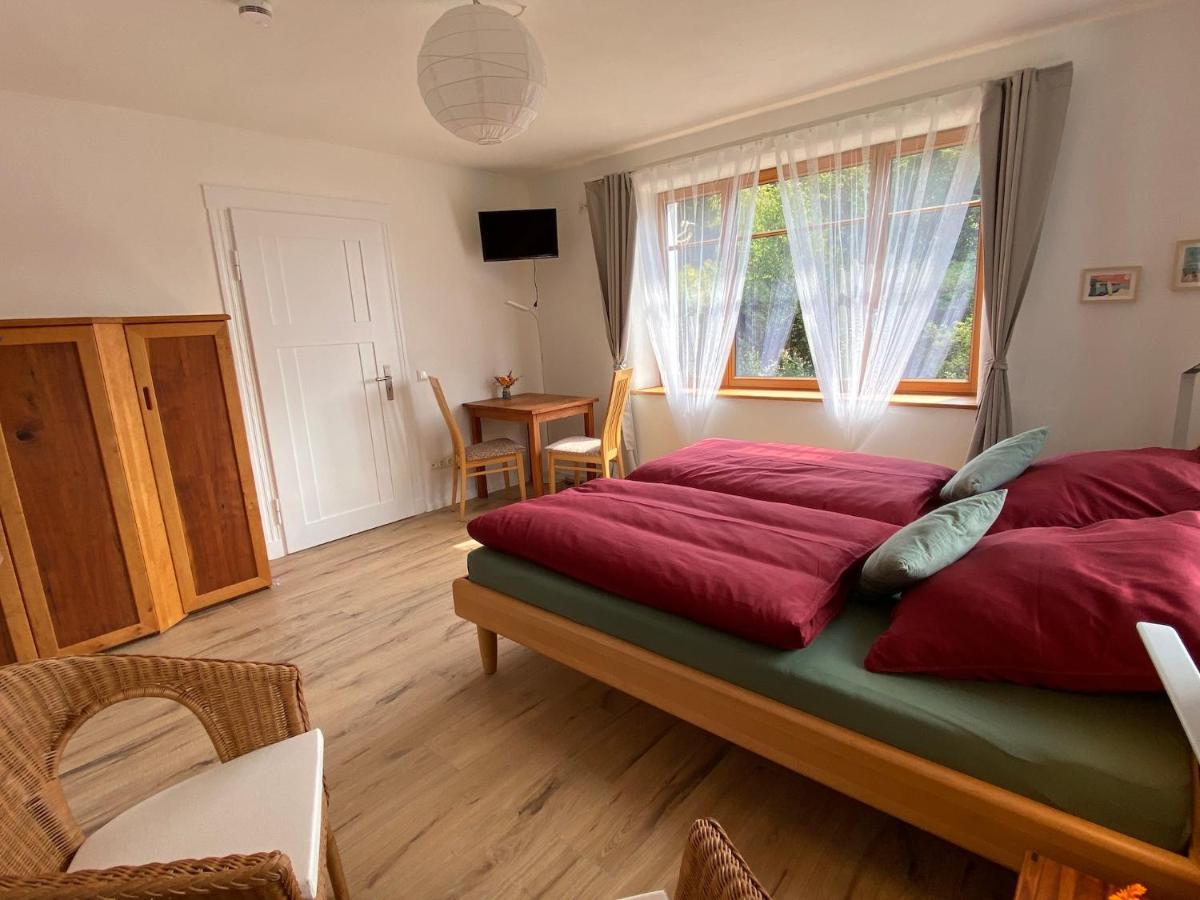 Kleine-Radoase, Ruhiges Oekologisch Renoviertes Doppelzimmer Weilburg Exterior photo